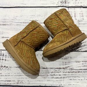 Stylish Tan Kids Boots by Ugg size 8